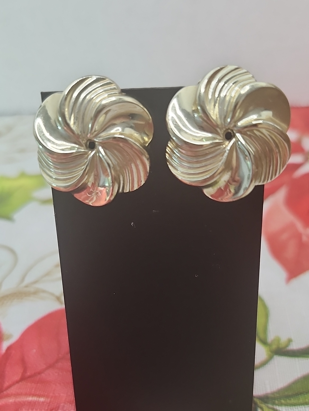 Elegant Silver Floral Twist Stud Earrings for Women